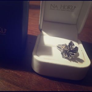 Na Hoku White Gold Hawaiian Hibiscus Ring Size 4
